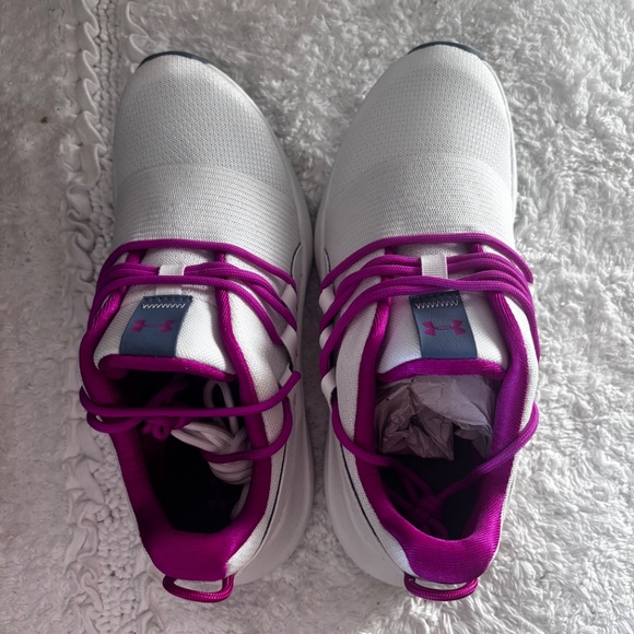 Tennis shoes - Picture 3 of 8